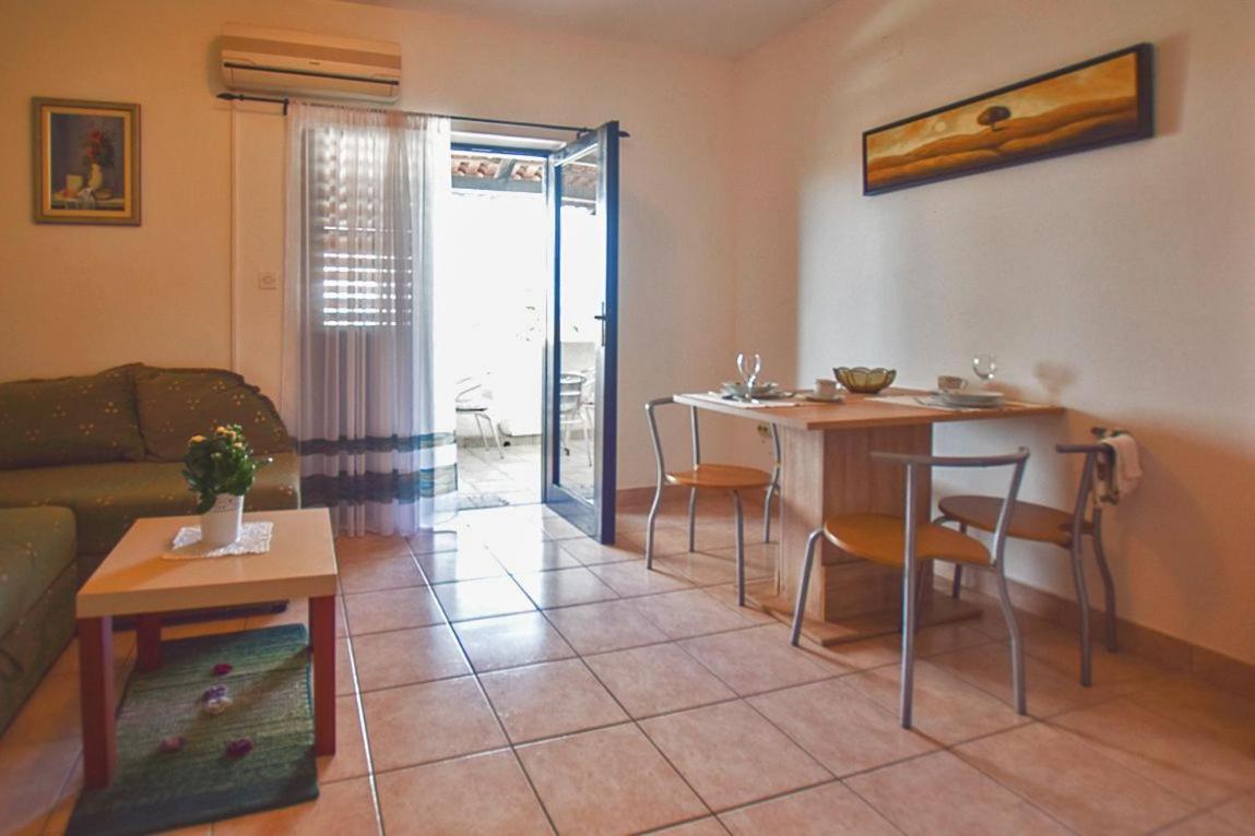 Apartments Derado Supetar Luaran gambar