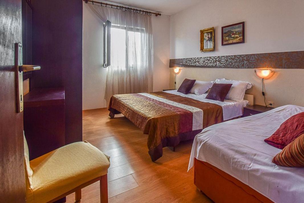 Apartments Derado Supetar Luaran gambar